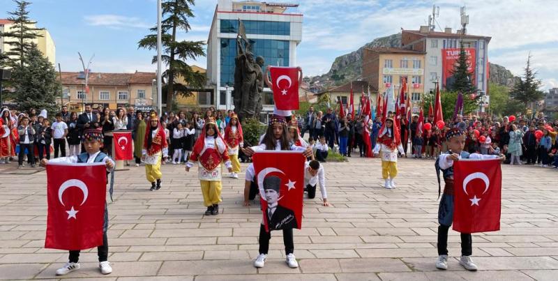 23 Nisan Ulusal Egemenlik ve Çocuk Bayramı Turhal'da Coşkuyla Kutlandı