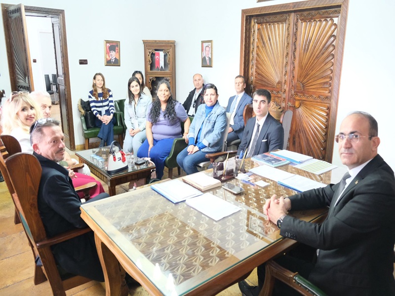 Kaymakam Ersin Tepeli "Yaşlıların Dijital Okuryazarlık ve Katılımını Güçlendirmek İçin Erasmus Yolculuğu Projesi" Çalışmalarını Yerinde İnceledi